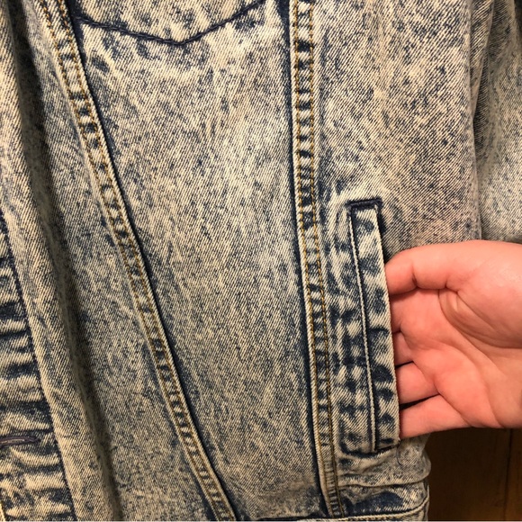 Gap light wash jean jacket - Picture 4 of 7